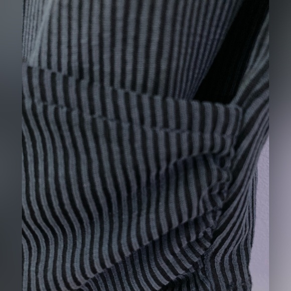 Victoria's Serect Long Sleeve Crop Top - Picture 6 of 6